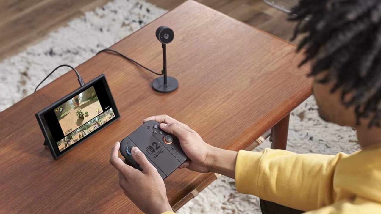 Câmera no Nintendo Switch 2 sendo utilizada no modo de mesa, utilizando o novo recurso GameChat